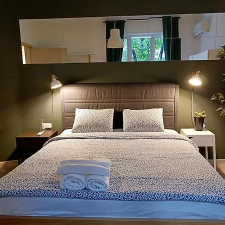 Newly Refurbished In The City Center Apartment