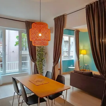 Newly Refurbished In The City Center Apartment